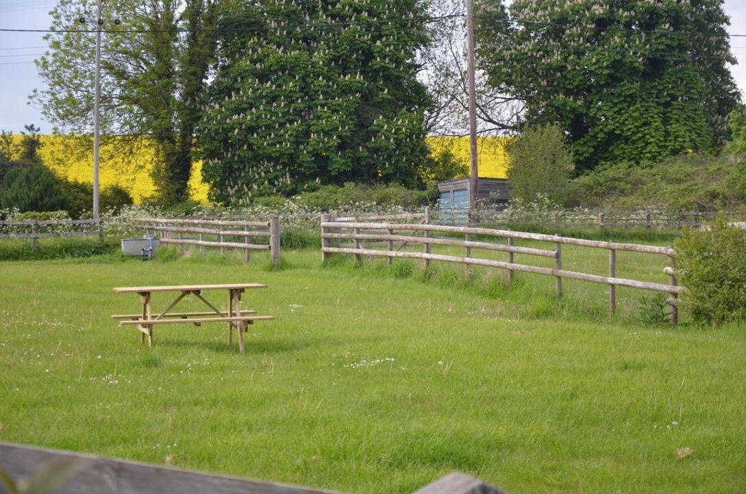 Stable Cottage Teffont Magna Bagian luar foto
